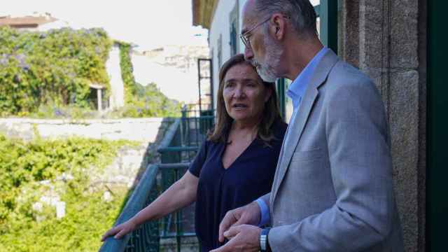 La delegada territorial de la Xunta en Vigo, Ana Ortiz, con el alcalde de Baiona.