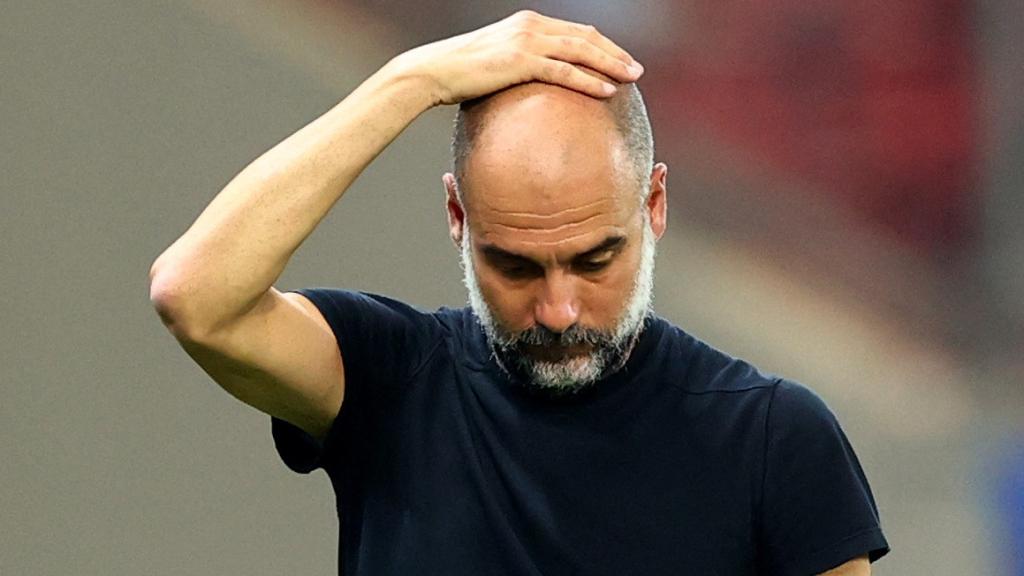 Guardiola, cabizbajo en la Supercopa de Europa.