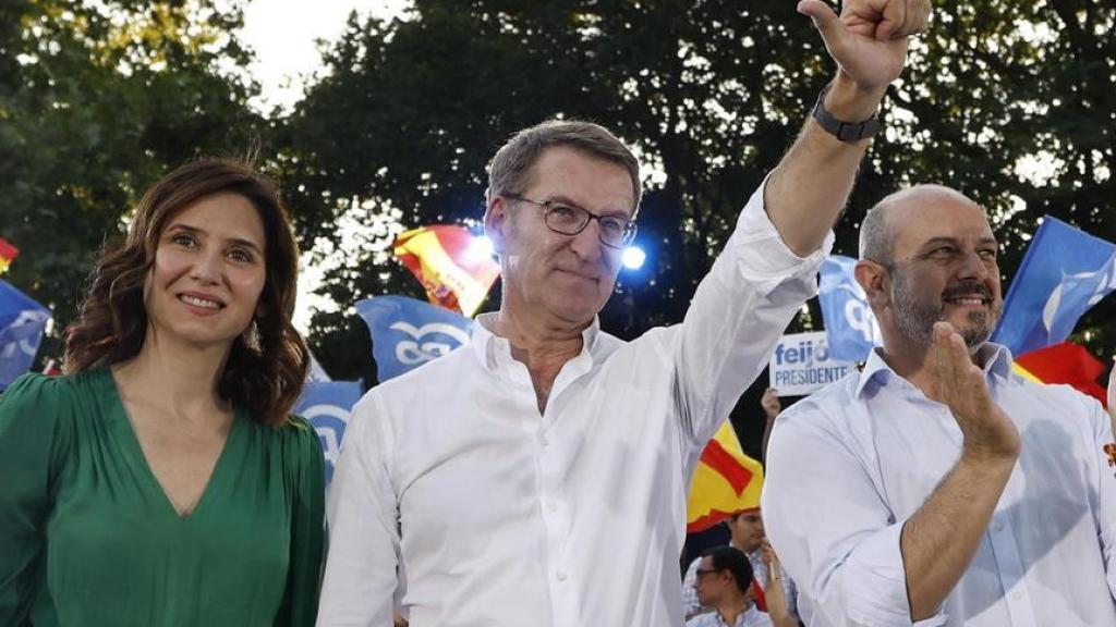 Alberto Núñez Feijóo, la presidenta de la Comunidad de Madrid, Isabel Díaz Ayuso, el vicesecretario nacional de Coordinación Autonómica y Local, Pedro Rollán y el alcalde de Madrid, José Luis Martínez Almeida.