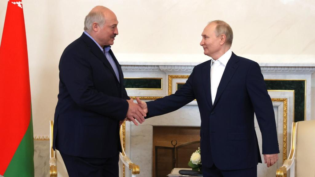 Putin y Lukashenko en San Petesburgo