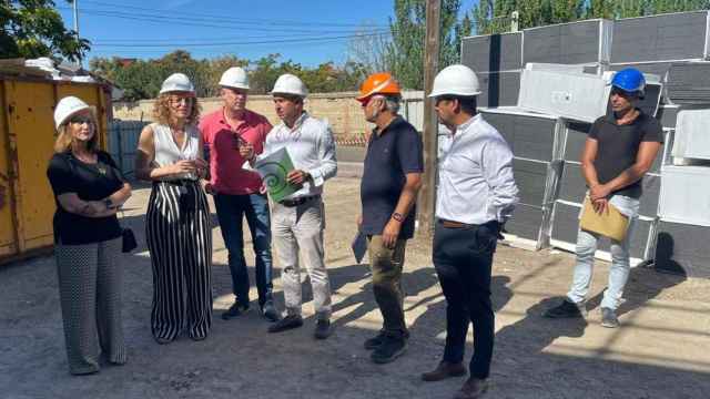 Imagen de la visita con la directora general de Vivienda, Arquitectura, Ordenación del Territorio y Urbanismo, María Pardo