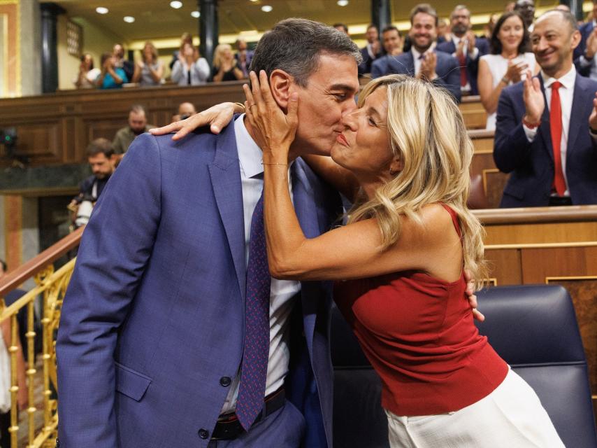 El presidente del Gobierno en funciones, Pedro Sánchez, y la vicepresidenta segunda, Yolanda Díaz, en el Congreso de los Diputados.