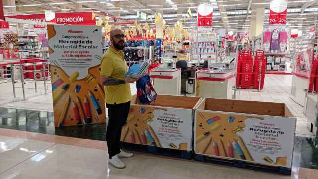 Campaña derecogida de material escolar en los hipermercados Alcampo.