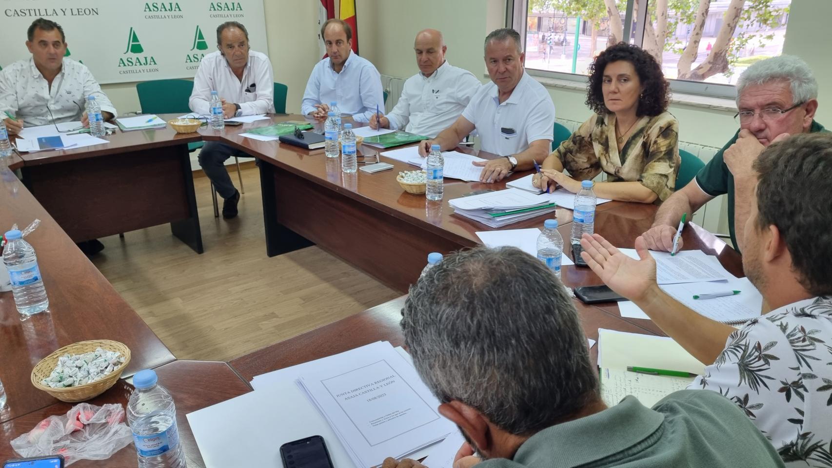 Reunión de los representantes de Asaja Castilla y León para valorar la subida de las tasas de Agroseguro