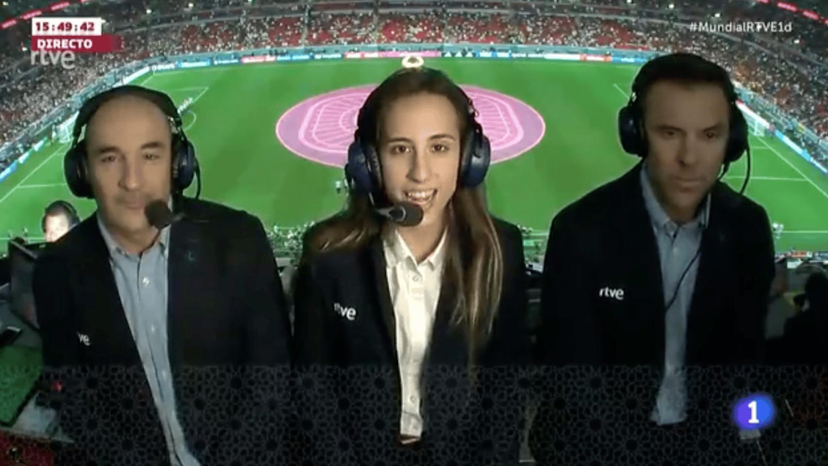Alicia Arévalo, junto a Albert Ferrer y Carlos Marchena durante las retransmisiones de TVE.