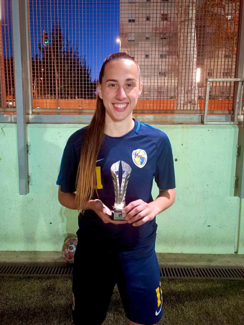 Alicia Arévalo compagina las retransmisiones con su pasión como futbolista.