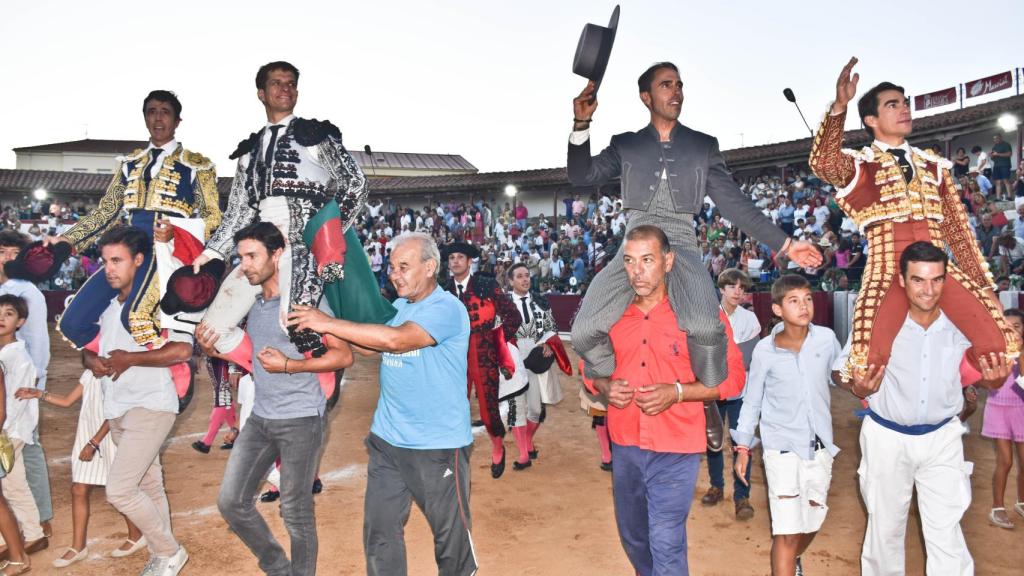 Tarde apoteósica en Guijuelo con toros de Domingo Hernández