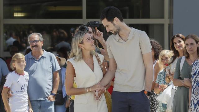 Sergio Rico, con su mujer Alba Silva.