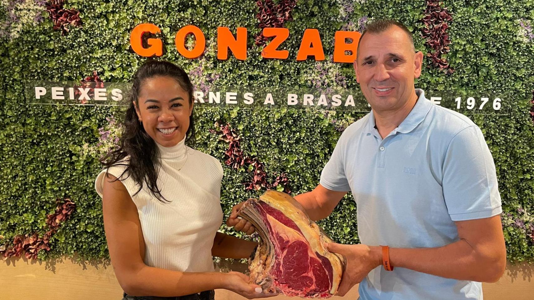 Nicoly Miranda y José Fernández de Asador Gonzaba.