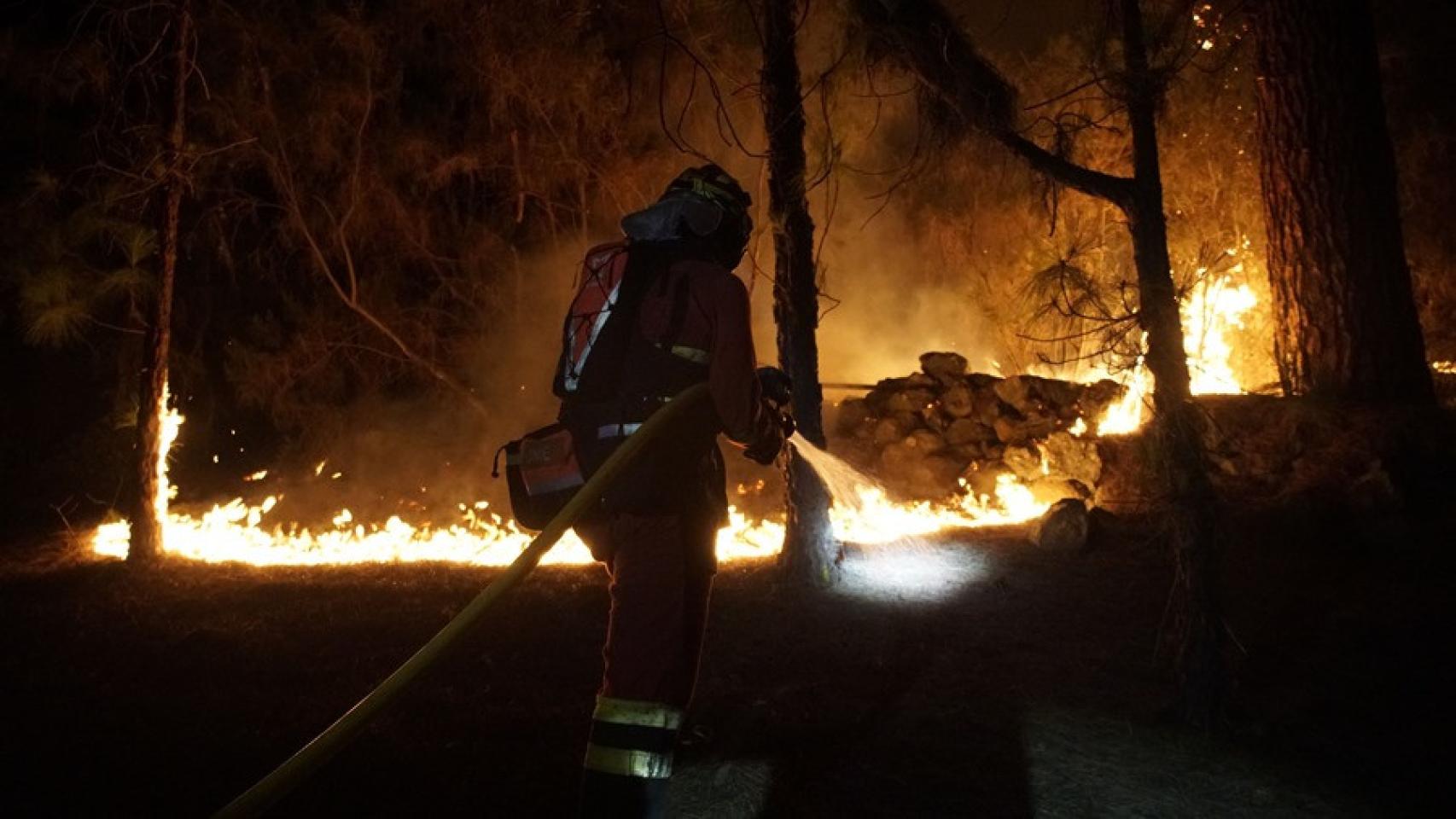 Imagen de uno de los incendios que asolan Tenerife
