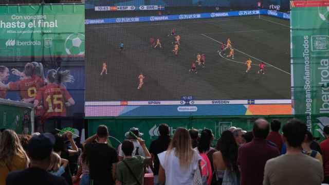 Aficionados celebran el pase de España a la final del Mundial femenino de Fútbol.