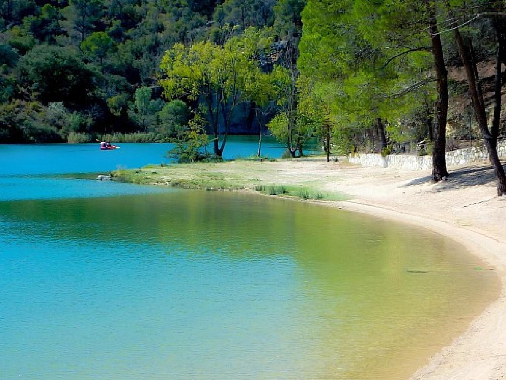 La impresionante playa cristalina de Guadalajara a tan solo una hora y  media de Madrid