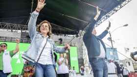 La candidata a la presidencia de Guatemala Sandra Torres saluda a sus seguidores durante su cierre de campaña