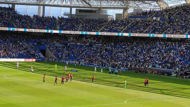 Arranque del partido en Anoeta entre la Real Sociedad y el Celta de Vigo.