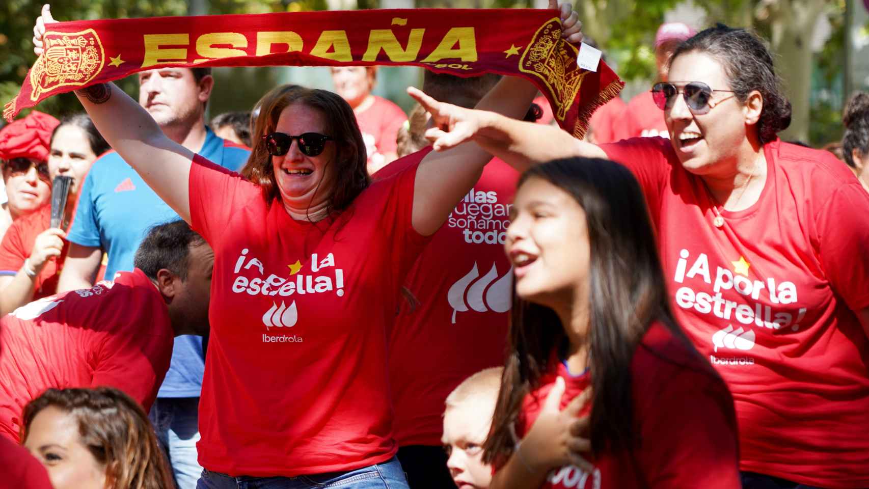 Castilla y León ha vibrado con las chicas de la roja en las calles de la Comunidad