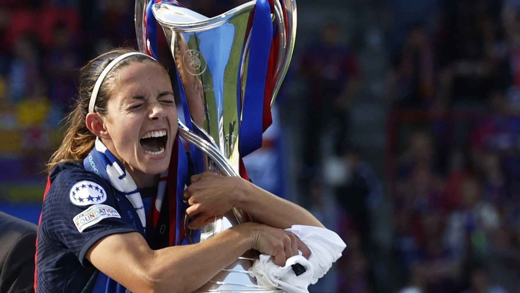 Aitana Bonmatí, con la Champions League ganada con el FC Barcelona en 2023