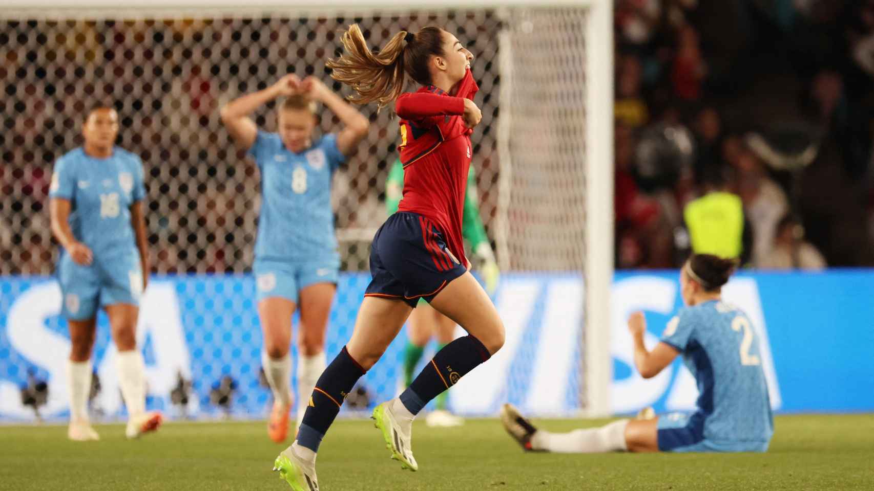 Olga Carmona celebra su gol a Inglaterra en la final del Mundial