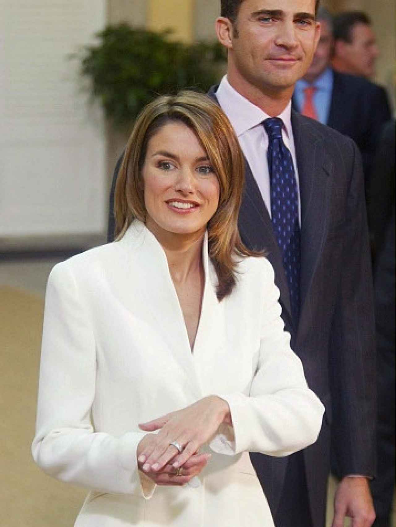 El entonces príncipe Felipe y la futura reina Letizia, el día del anuncio de su pedida.