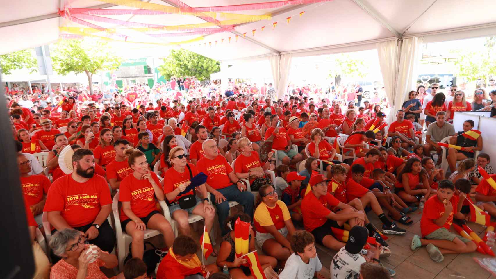 Aficionados durante la retransmisión de la Final del Mundial Femenino de Fútbol, el 20 de agosto de 2023, en Pòrtol, Mallorca.