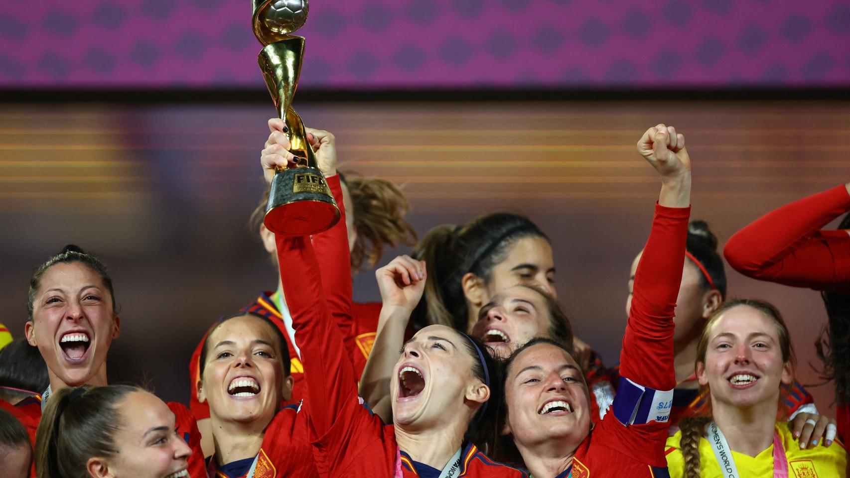 La selección española levantando la Copa del Mundo de fútbol femenino