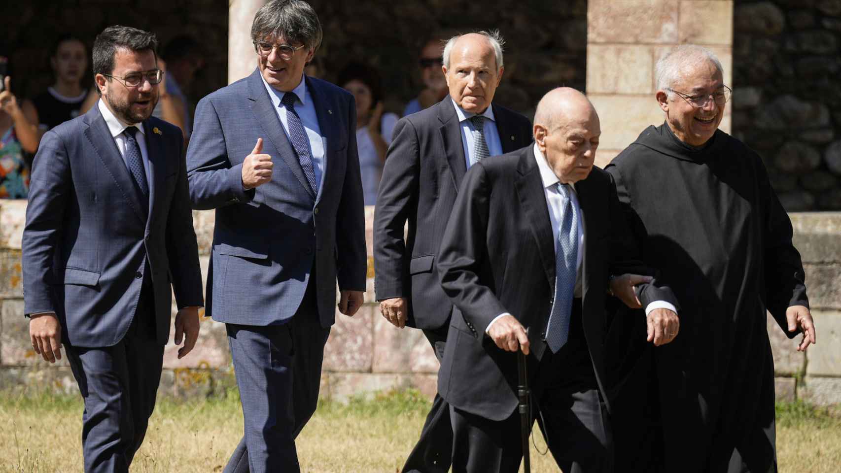 Pere Aragonès, Carles Puigdemont, José Montilla y Jordi Pujol, el pasado 21 de agosto en la Abadía de San Miquel de Cuixà, en Codalet (Francia).