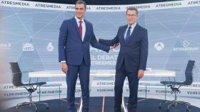 Pedro Sánchez y Alberto Núñez Feijóo, tras el debate cara a cara del pasado 10 de julio en Atresmedia.