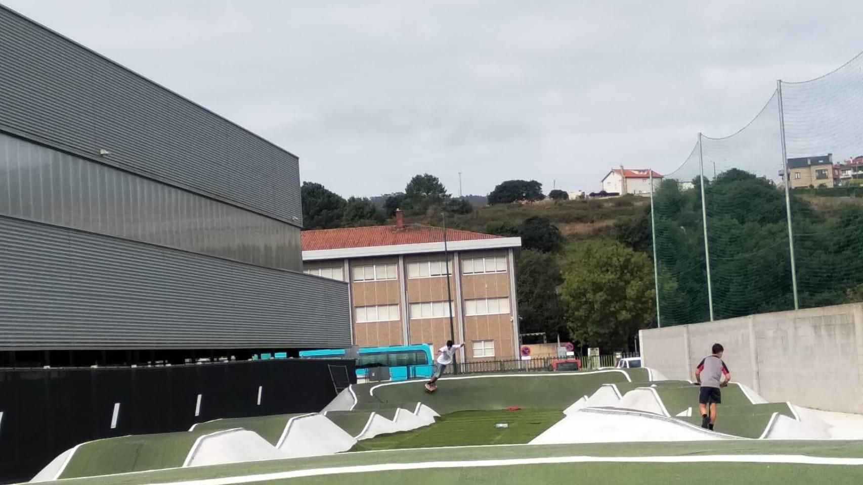 Nueva zona de deportes urbanos en Arteixo (A Coruña): Skate, pump truck o calistenia