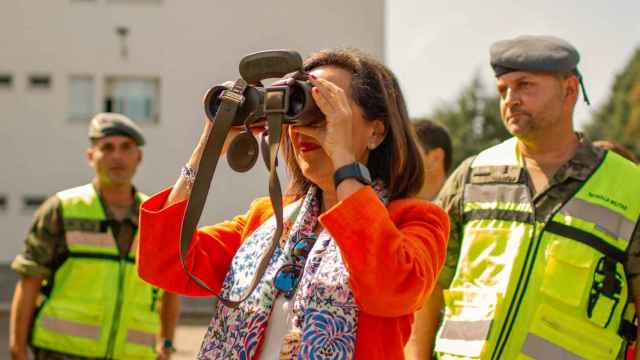 Margarita Robles en su visita a la Brigada Galicia VII en Pontevedra.