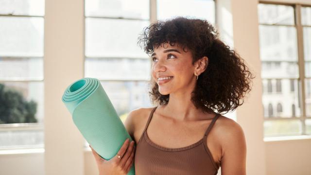 Una mujer, en el gimnasio.