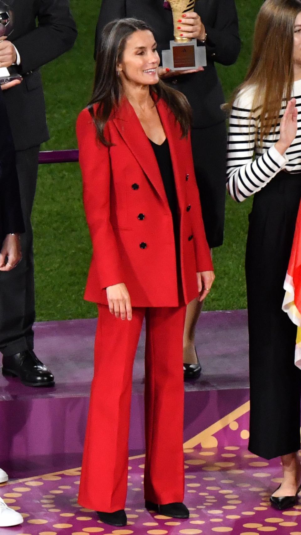 El traje rojo de la reina Letizia.