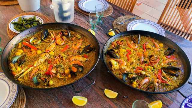 El mejor restaurante de Ibiza está en San José: 'bullit de peix', ensalada payesa y frita de calamar.