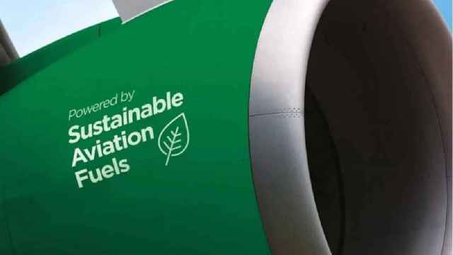 Combustible sostenible para aviación (SAF).