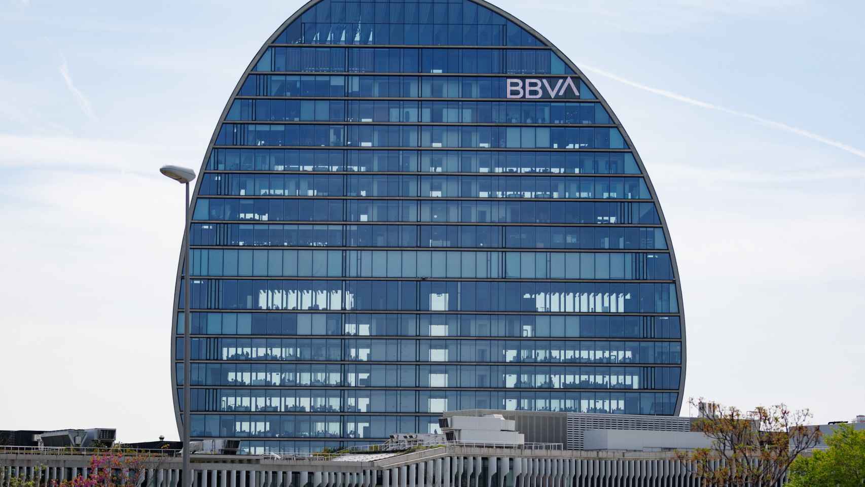 Fachada de la sede de BBVA en Madrid.