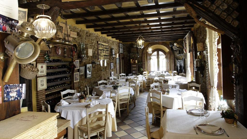 El interior del restaurante El Guadarnés.