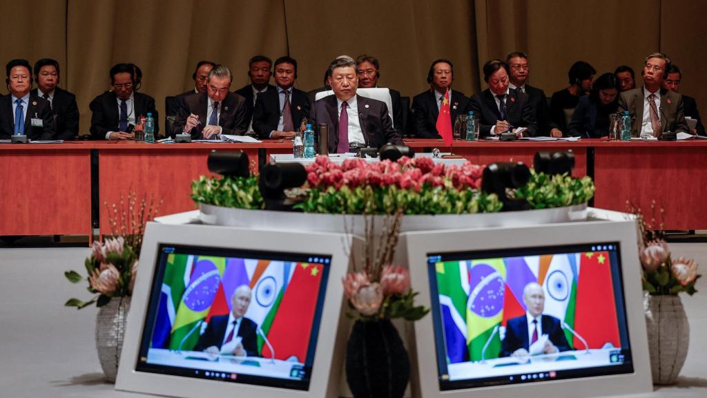 El presidente de China, Xi Jinping, este miércoles en Sudáfrica durante la intervención de Putin.