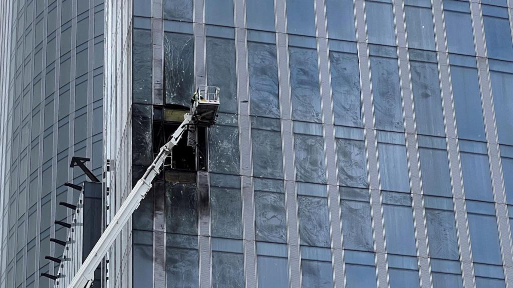 El edificio en Moscú dañado por un dron ucraniano este miércoles.