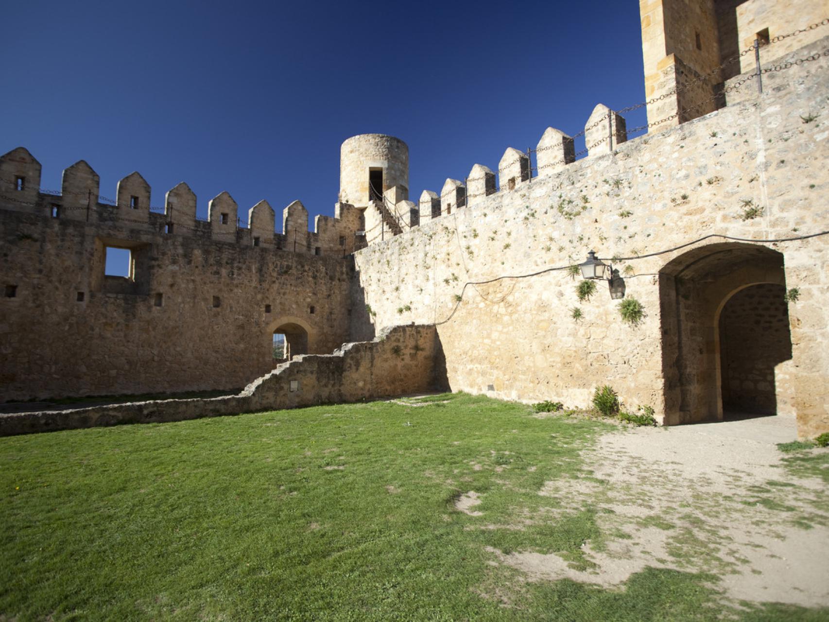 El pueblo medieval de España que te enamorará por su castillo del siglo XII  y su casco histórico