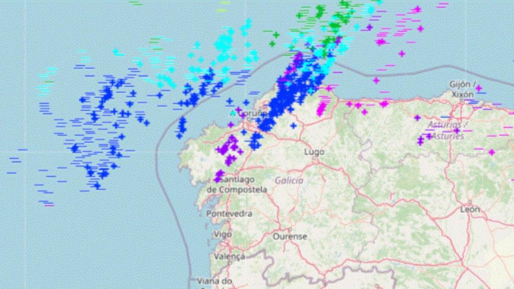 La ola de calor provoca una tormenta con numerosos rayos en A Coruña y su área esta madrugada