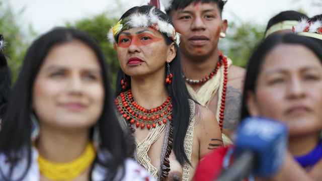 Indígenas waorani pidiendo el Sí para proteger el Yasuní (EFE)