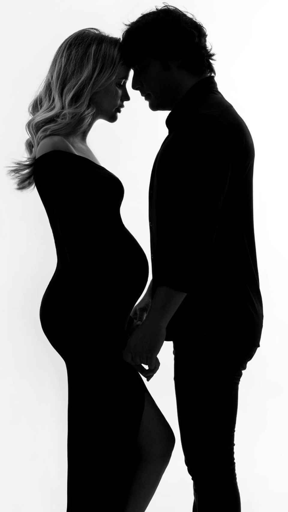 Jordi Cruz y Rebecca Lima en una imagen en blanco y negro de sus redes.