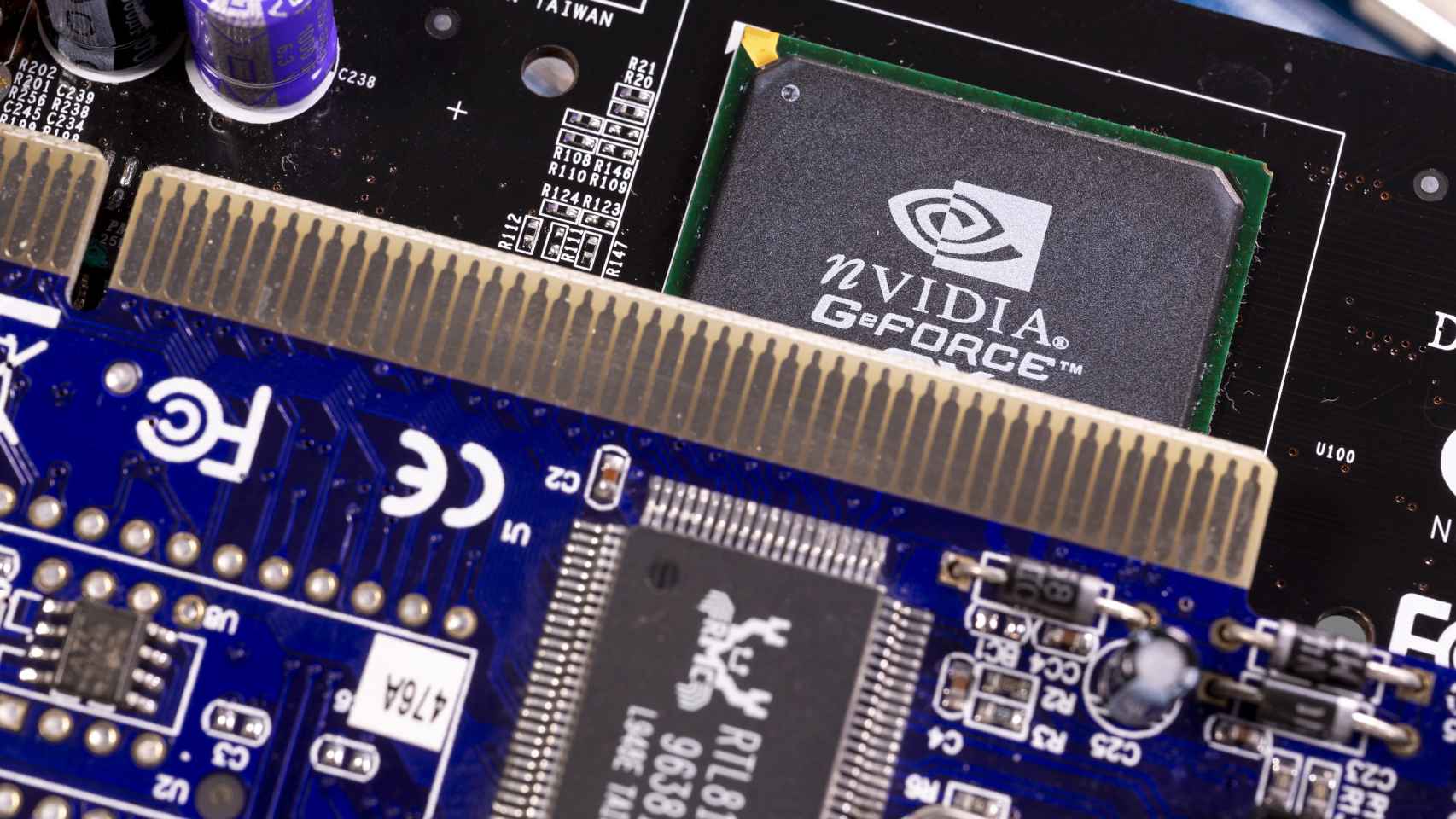Chip Nvidia GeForce y circuito impreso del tablero PCB