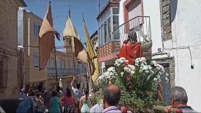 Aldeadávila honra a San Bartolo como preámbulo de la fiesta del toro