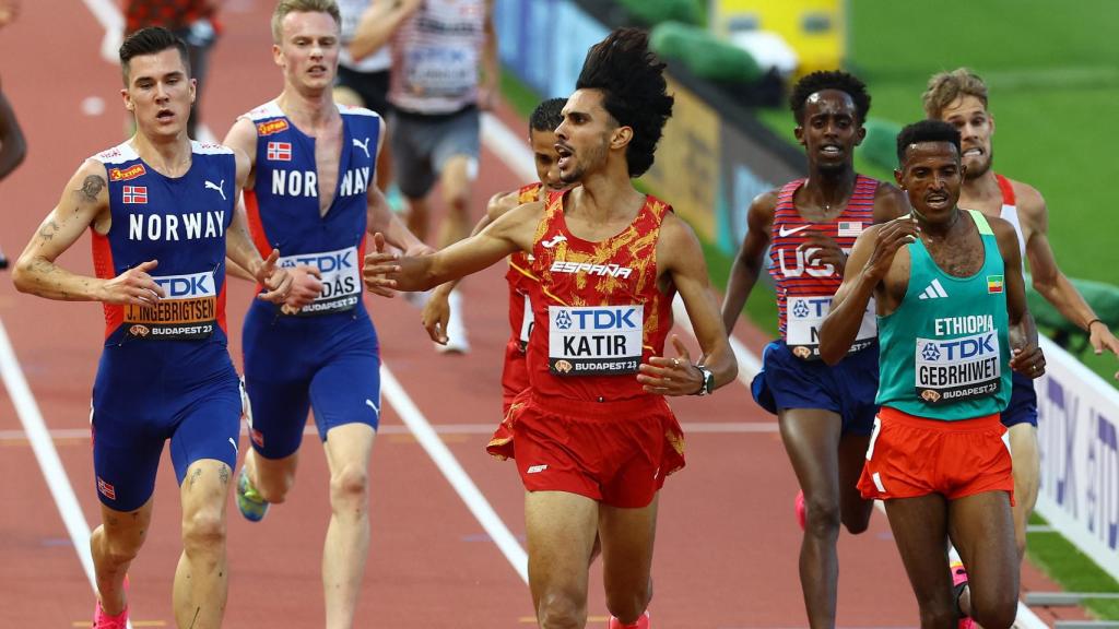 Mo Katir vence en la serie del 5.000 en el Mundial de Budapest.