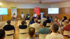 Una charla de la Agencia de Ciberseguridad de Cataluña con representantes de la administración local.