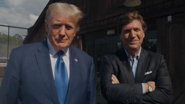 Donald Trump y el expresentador de Fox News, Tucker Carlson, durante la entrevista de este miércoles.