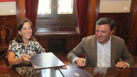 Inés Rey y Valentín González Formoso firman un acuerdo de colaboración