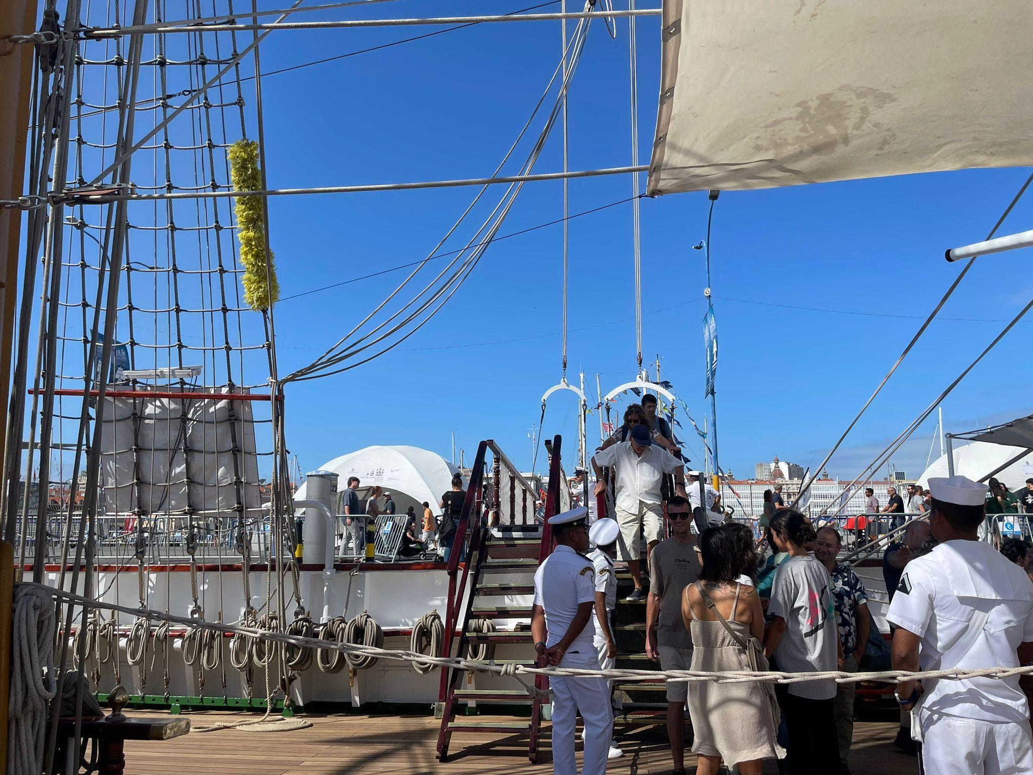 Cientos de personas visitan el Cuauhtémoc de la Tall Ships Races