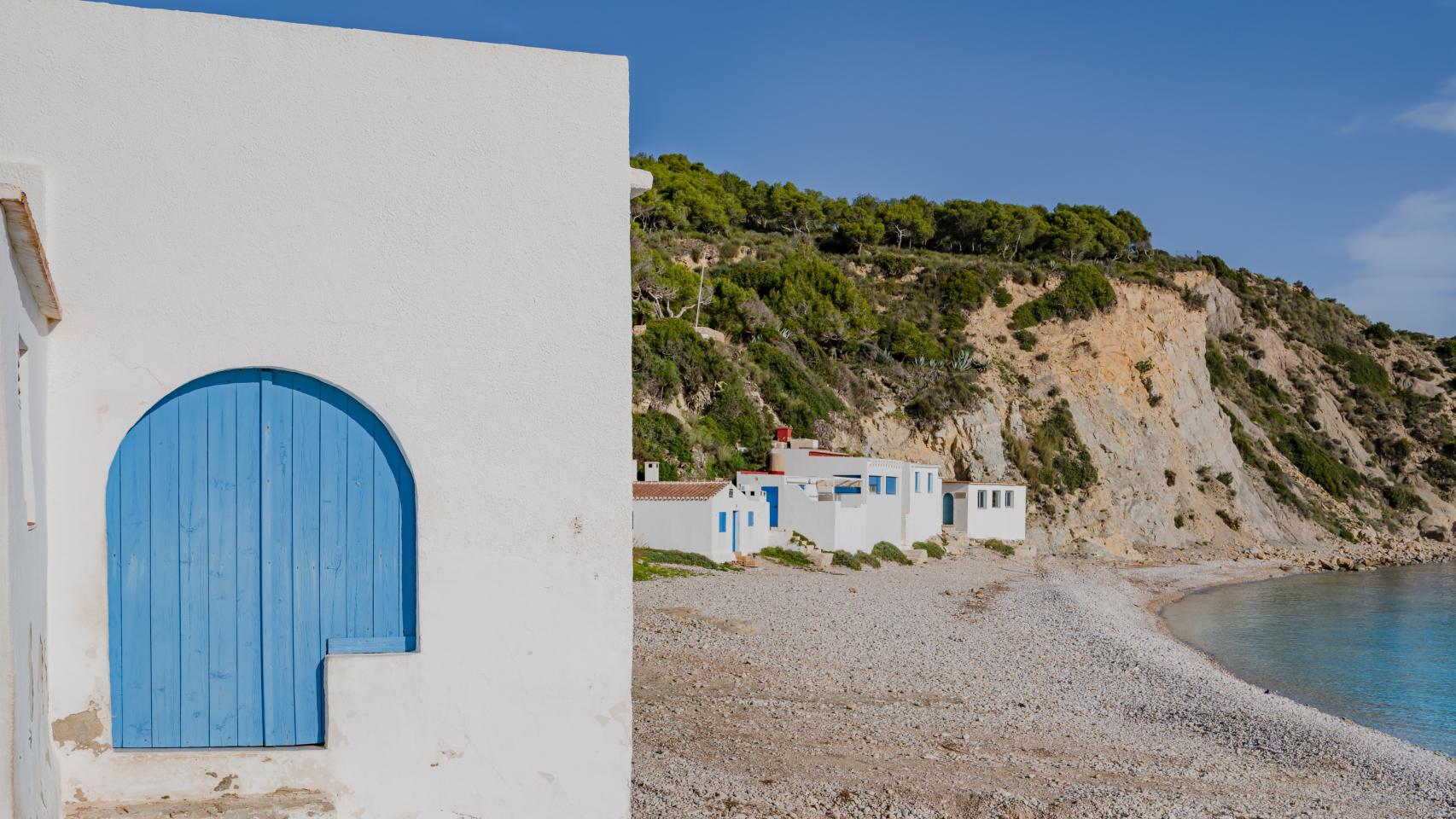 Casas blancas en cala Portitxol, Jávea.