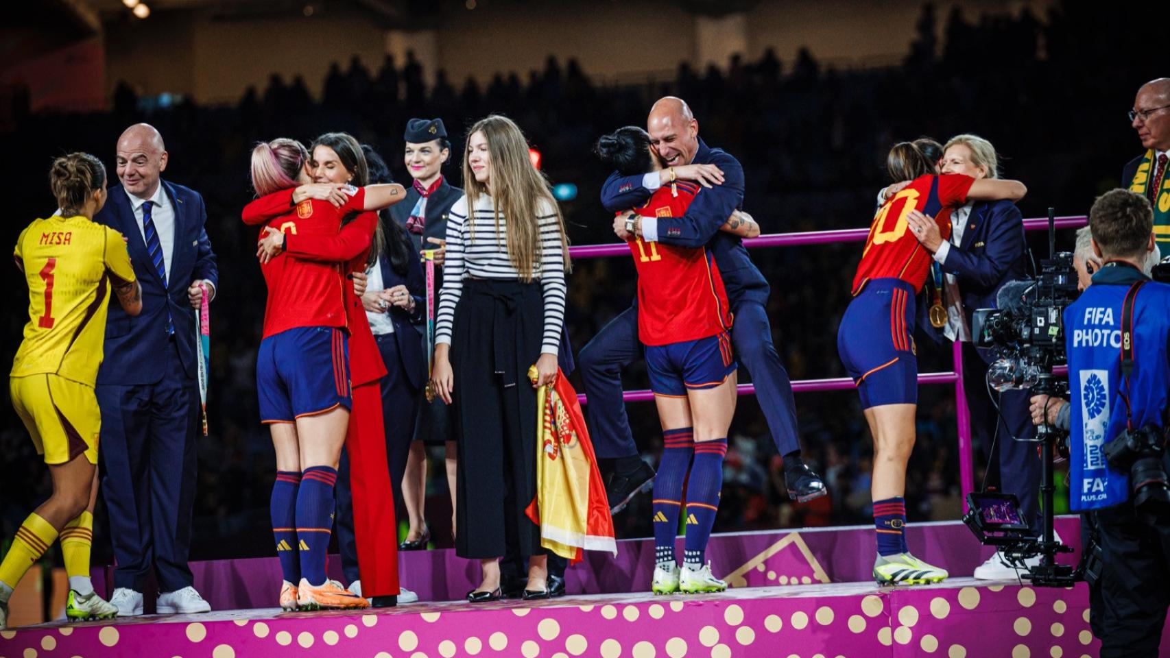 Imagen del momento de la celebración entre Jenni Hermoso y Luis Rubiales.