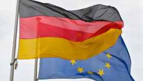 La bandera de Alemania y de la Unión Europea.